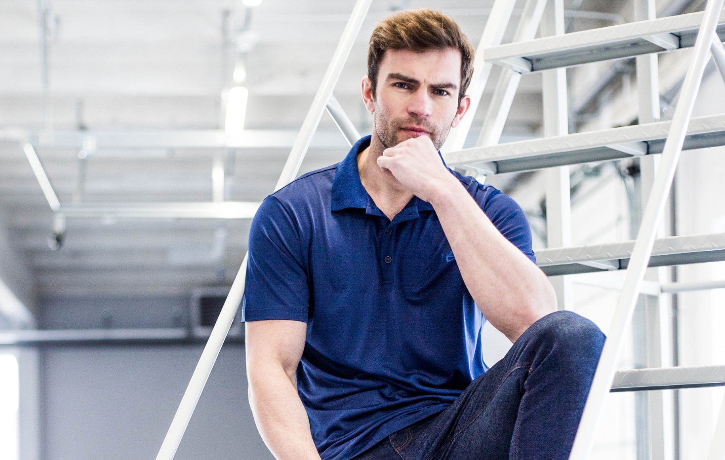 Męskie T-shirty z jedwabiu wiskozowego – komfort i elegancja na co dzień